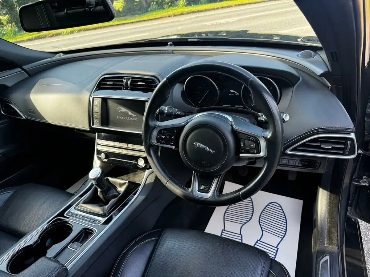 2017-jaguar-xe-20d-r-sport-180ps-ss-1999cc-big-63