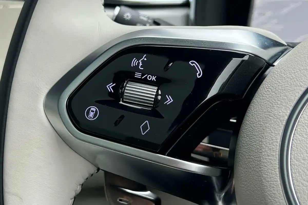 2024-jaguar-f-pace-20-d200-r-dynamic-se-black-90th-anniversary-edition-big-43