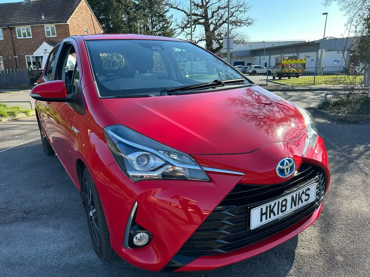 2018-toyota-yaris-15-vvt-i-icon-tech-hybrid-big-0