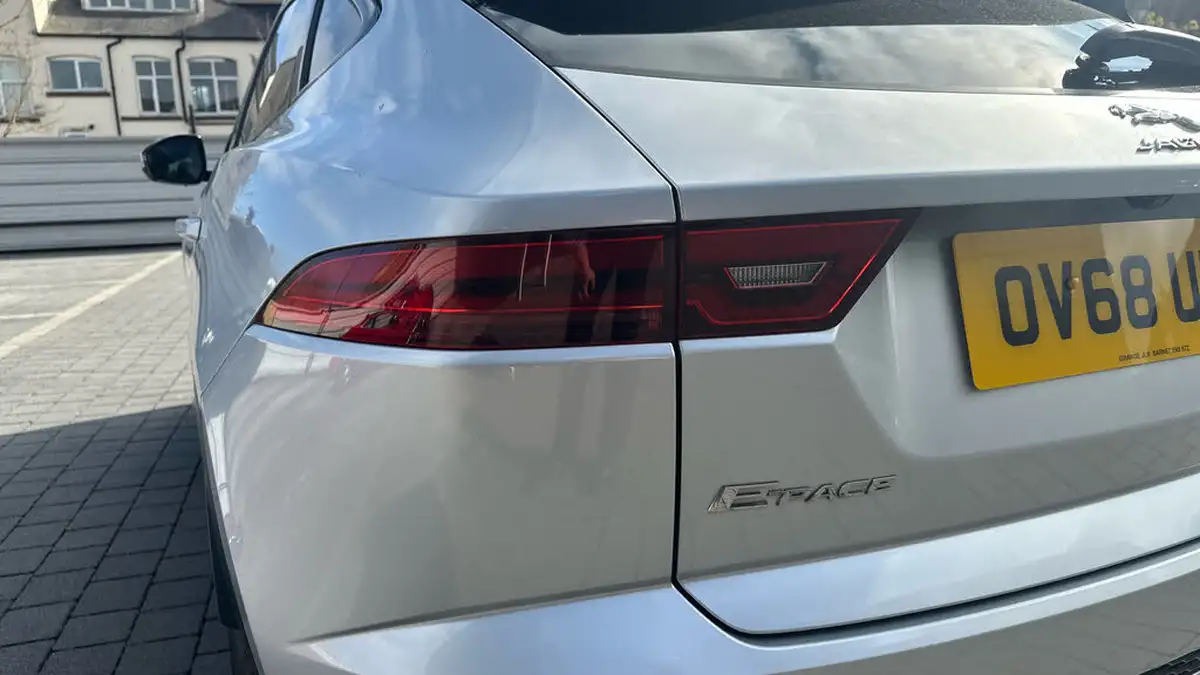 2018-jaguar-e-pace-20-i4-r-dynamic-se-249ps-big-18