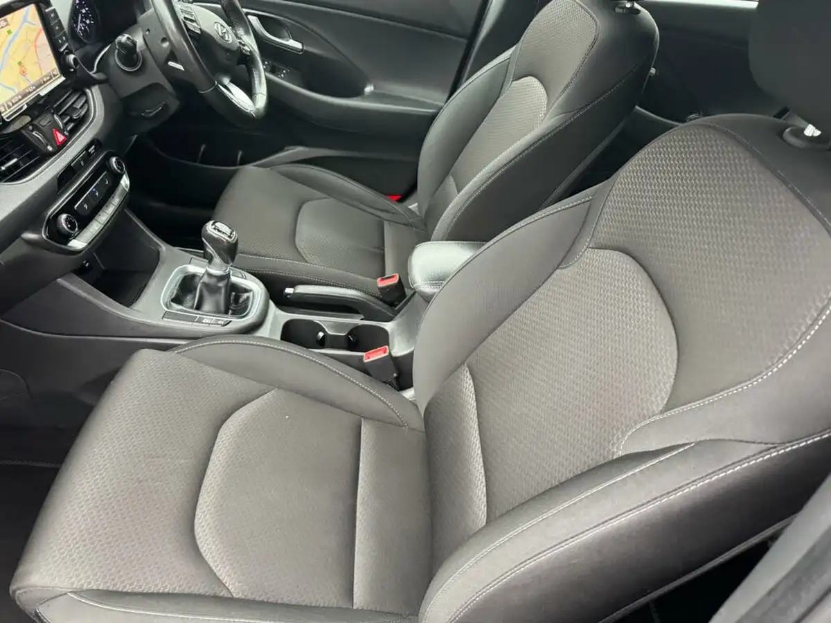 2018-hyundai-i30-10-t-gdi-se-nav-hatchback-big-13