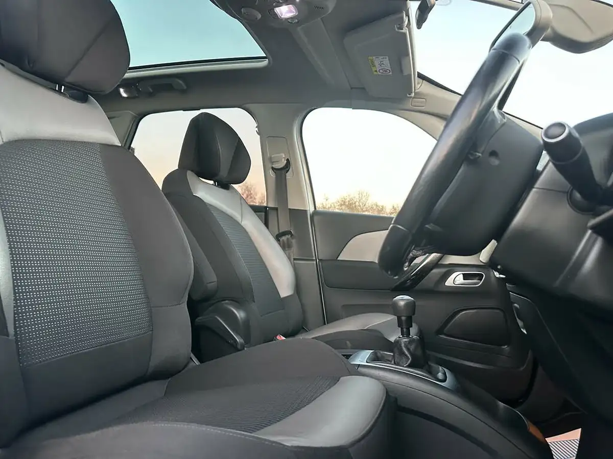 2014-citroen-c4-picasso-16e-hdi-exclusive-big-30
