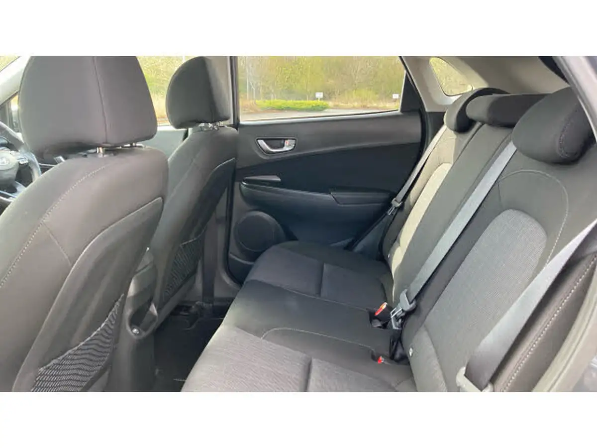 2023-hyundai-kona-16-gdi-premium-big-19