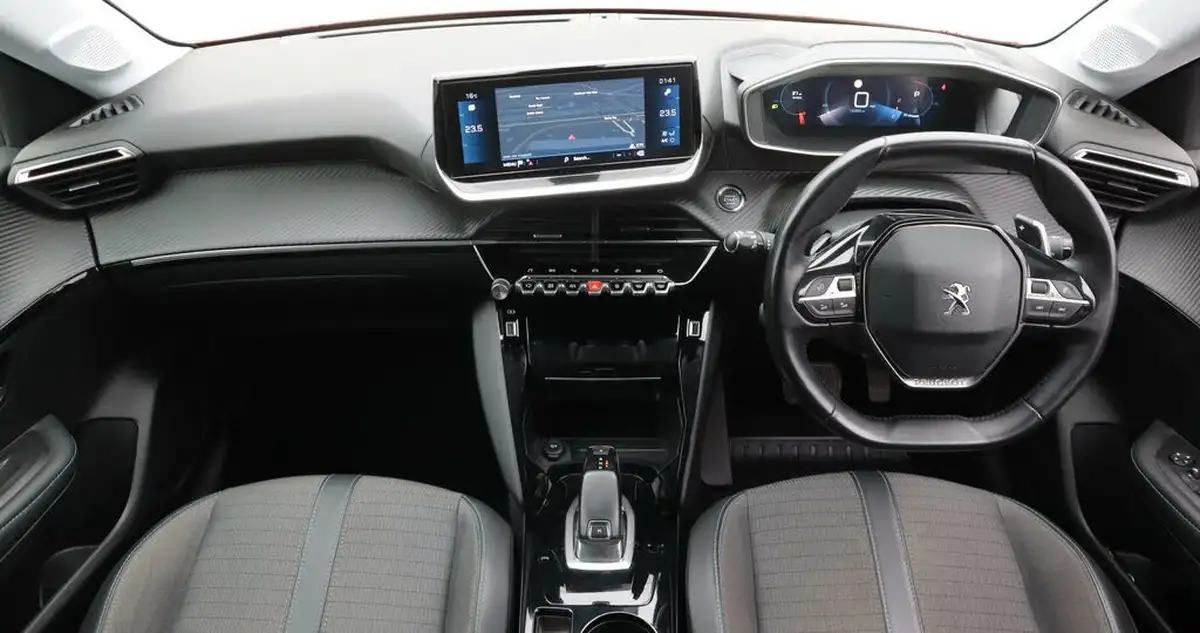 2020-peugeot-208-12-puretech-allure-100bhp-eat8-big-13