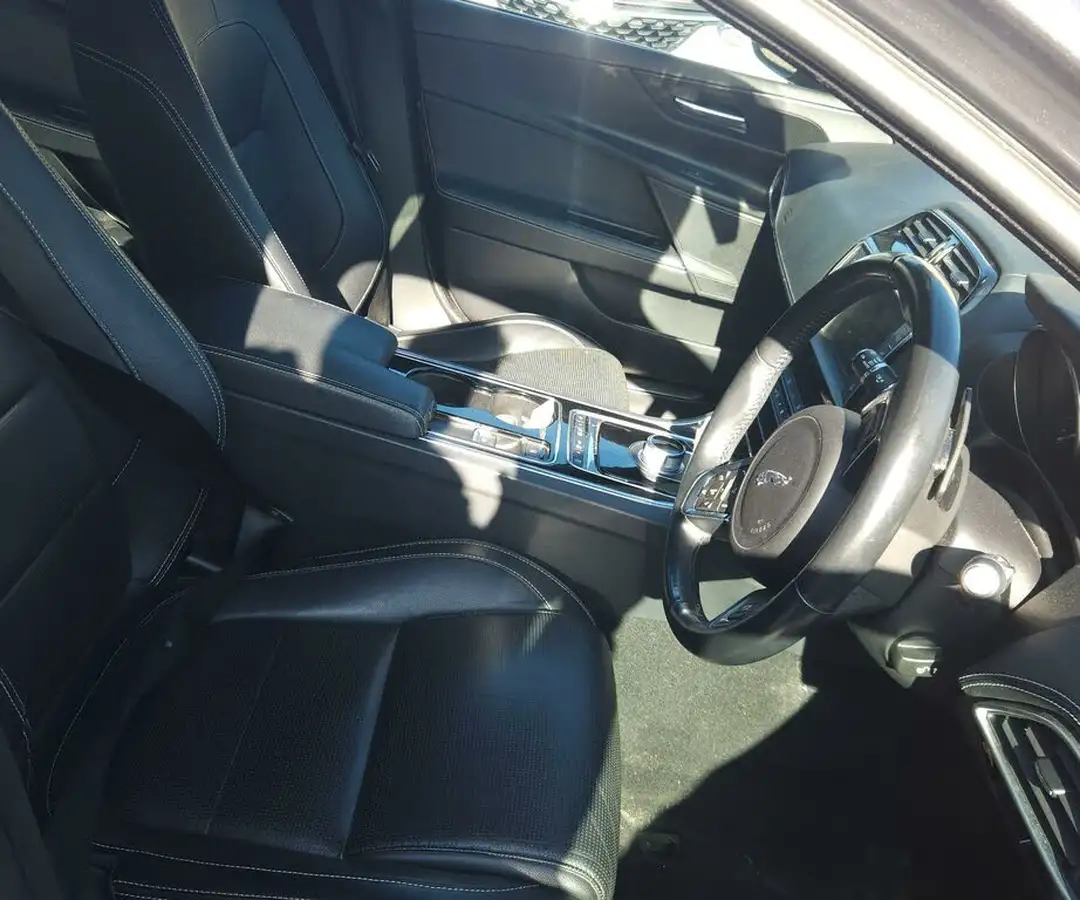 2016-jaguar-xe-20d-r-sport-163ps-auto-big-10