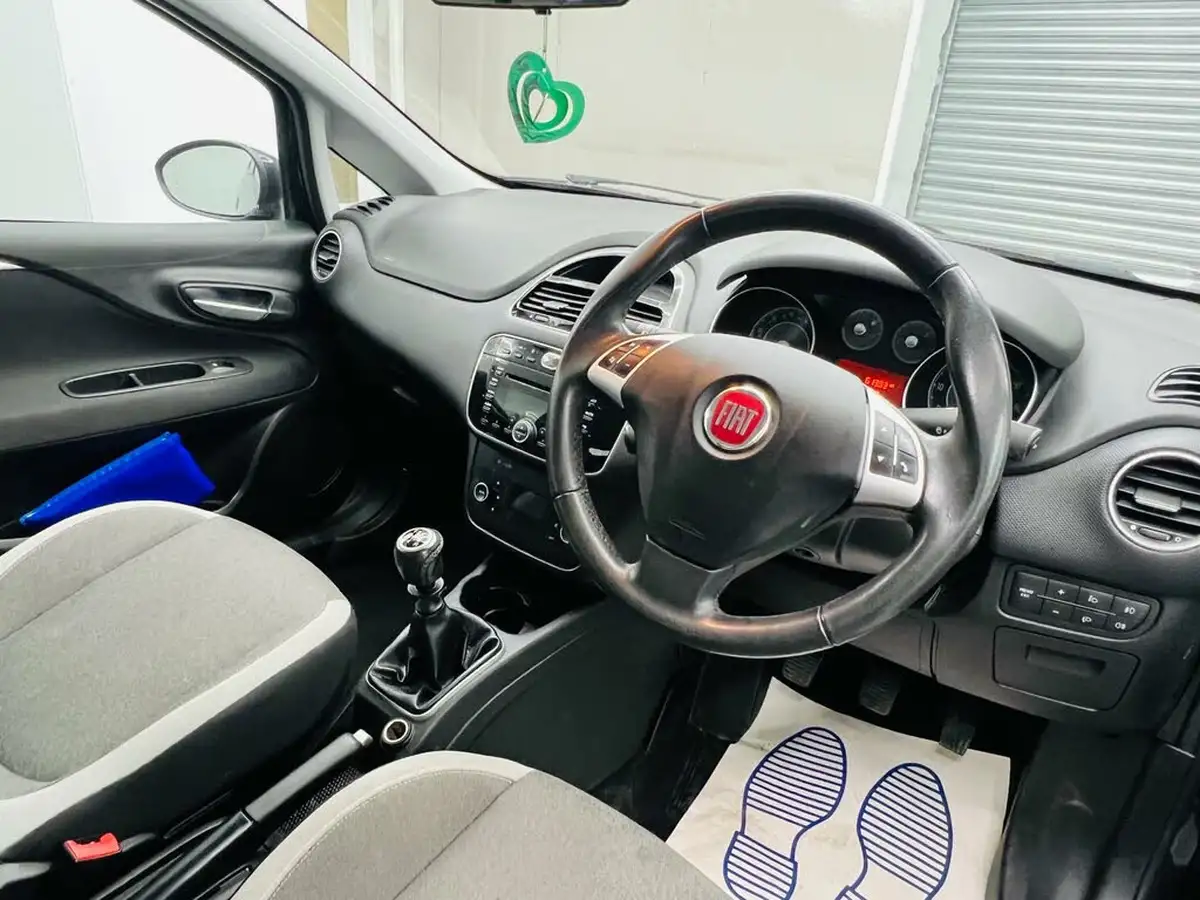 2012-fiat-punto-14-easy-8v-77bhp-brio-3d-big-16