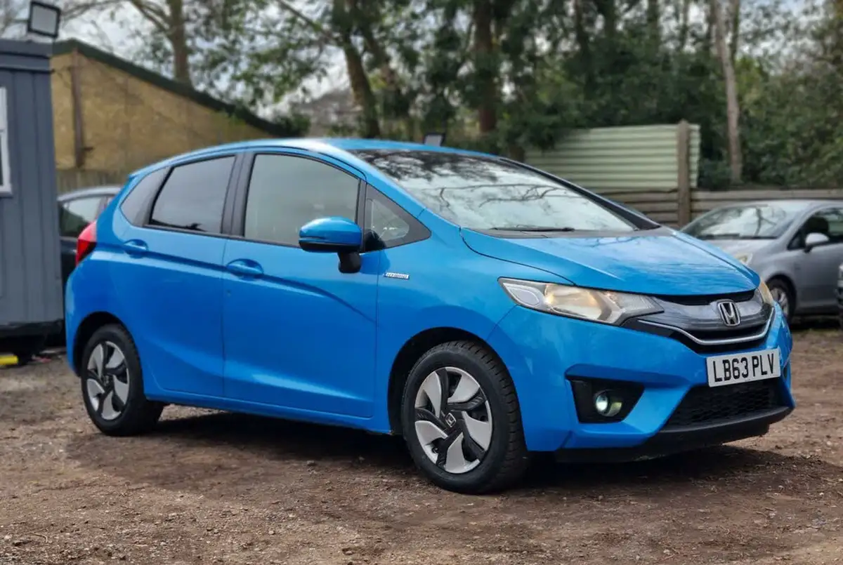 2014-honda-fit-hybrid-big-6