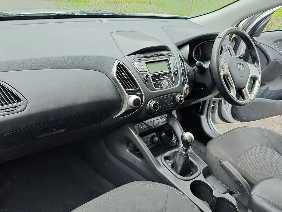 2011-hyundai-ix35-16-style-big-28