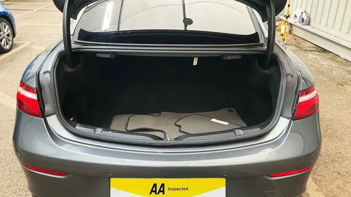 2019-mercedes-benz-e-class-20-e300-amg-line-ss-coupe-plus-big-8