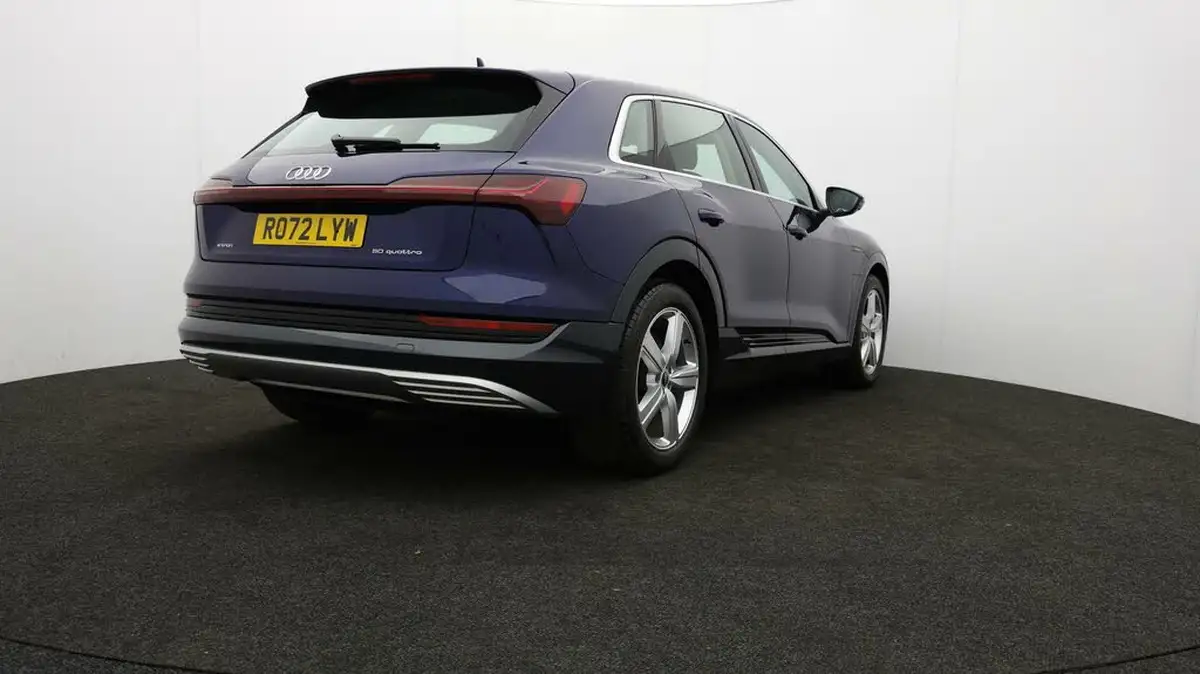 2022-audi-e-tron-50e-technik-station-wagon-big-76