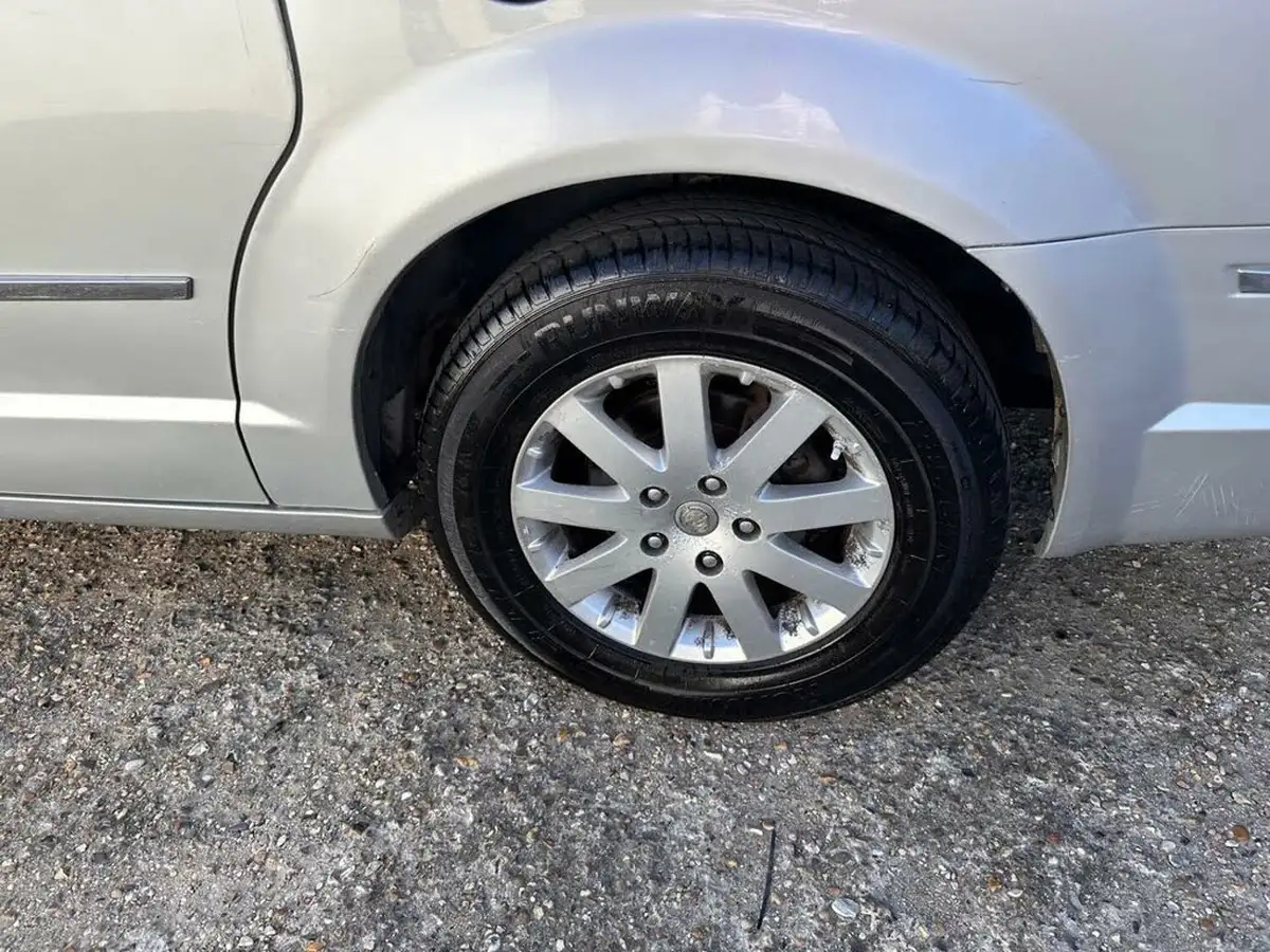 2010-chrysler-grand-voyager-28td-limited-2776cc-big-40