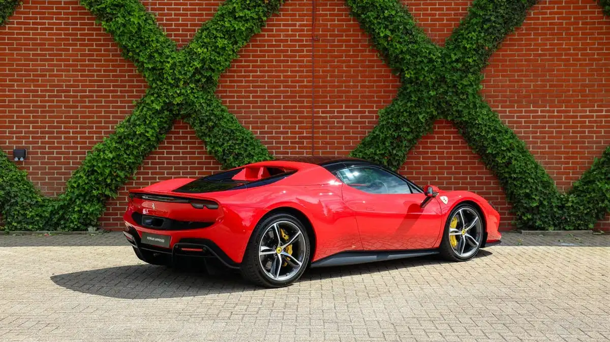 2023-ferrari-296-gts-big-8