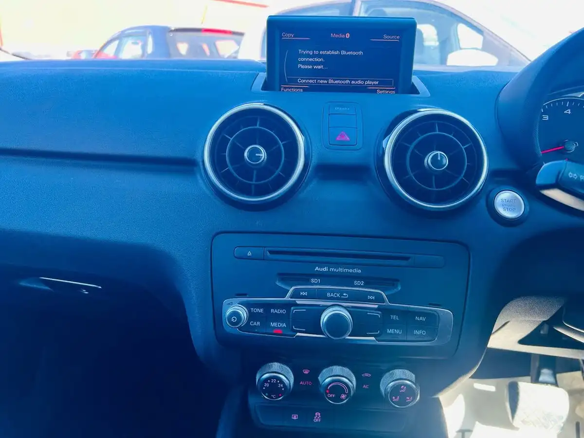 2012-audi-a1-14-sportback-5d-s-tronic-big-12