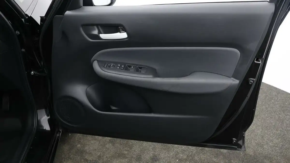 2022-honda-jazz-15-i-mmd-se-109ps-big-14