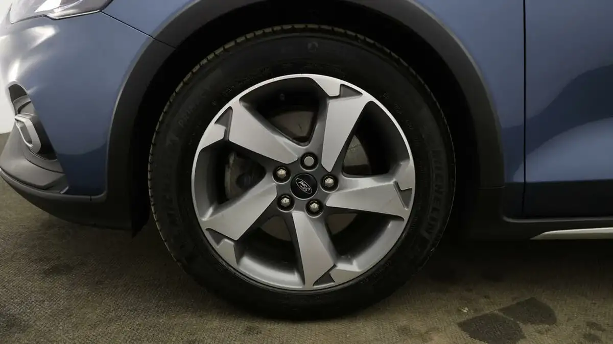 2020-ford-focus-15-active-hatchback-big-18