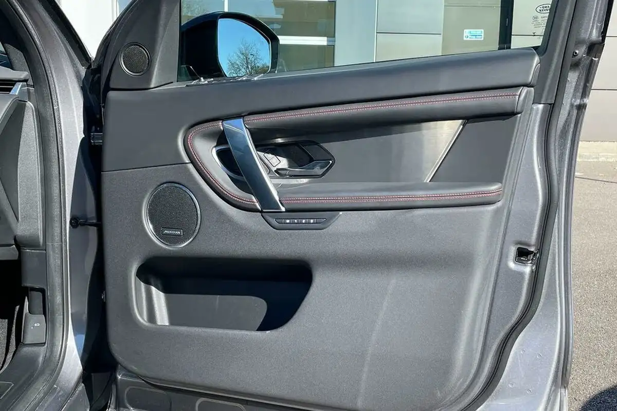 2023-land-rover-discovery-sport-15-p300e-dynamic-hse-big-39