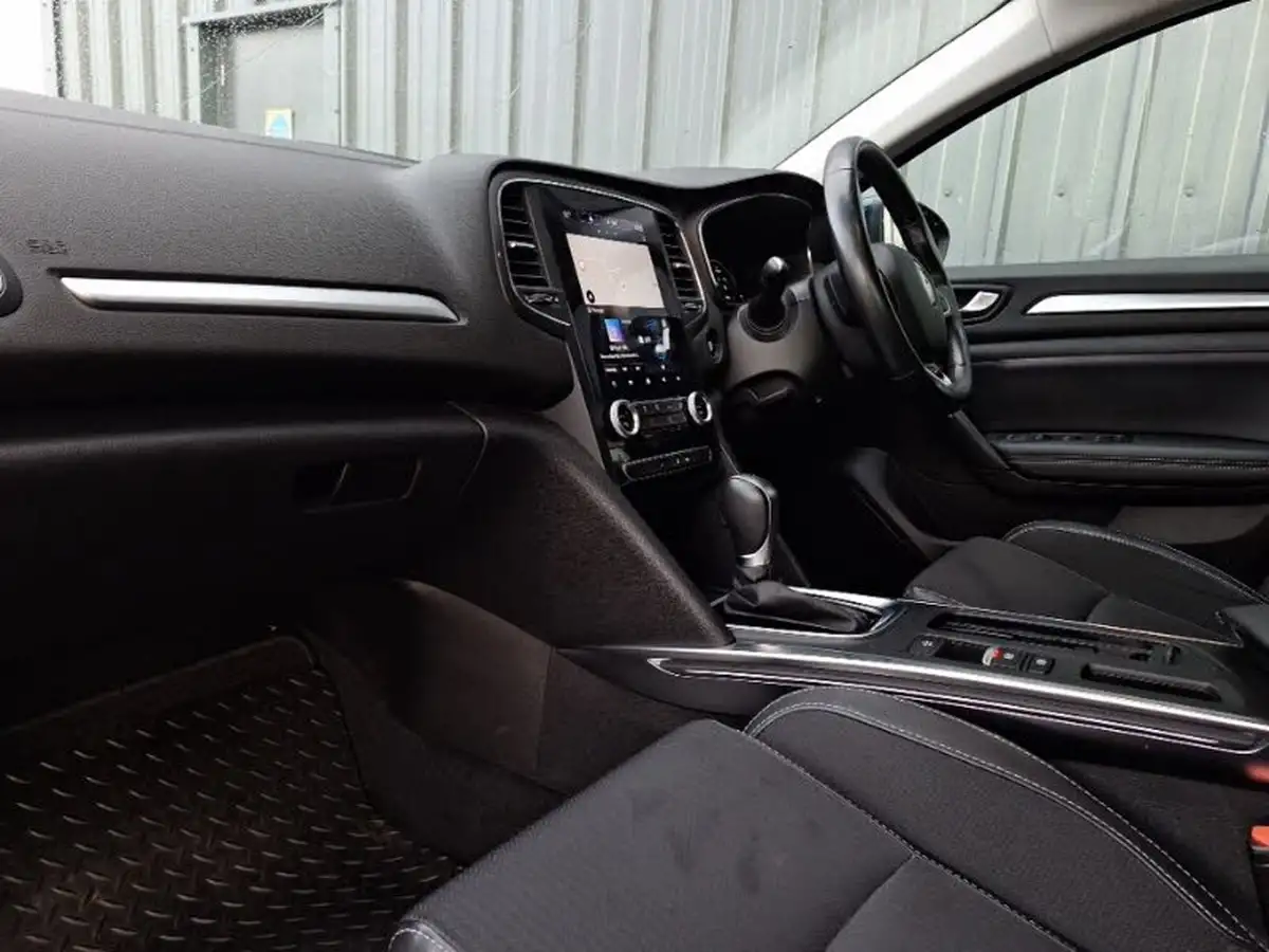 2021-renault-megane-16-iconic-sport-tourer-big-4