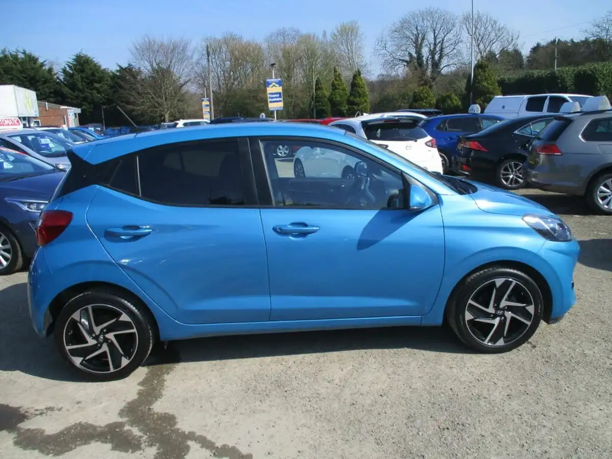 2022-hyundai-i10-12-premium-auto-big-8
