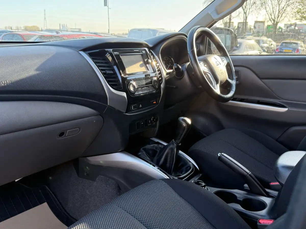 2017-mitsubishi-l200-24di-d-titan-178bhp-eu6-big-70