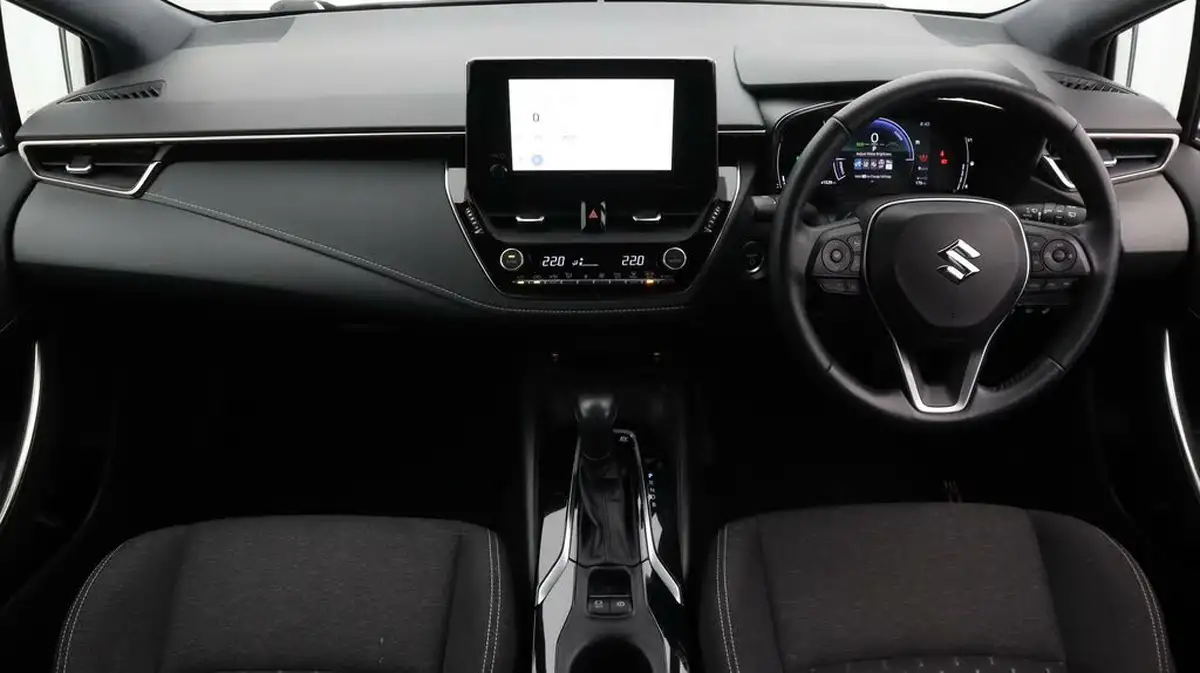 2023-suzuki-swace-18-motion-big-13