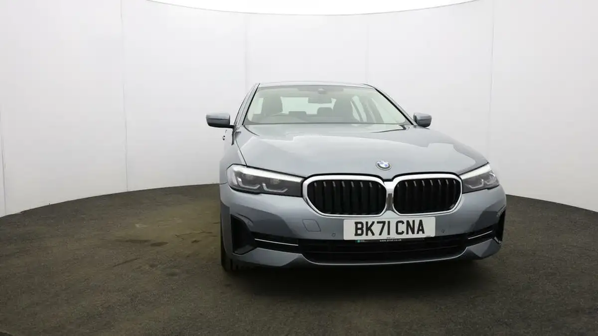 2021-bmw-5-series-20-520i-se-saloon-4d-big-36