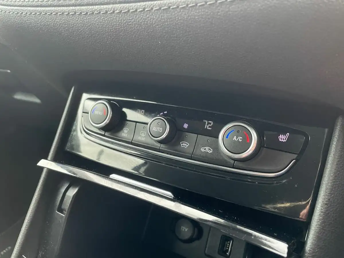 2020-vauxhall-grandland-x-12-sri-nav-big-22