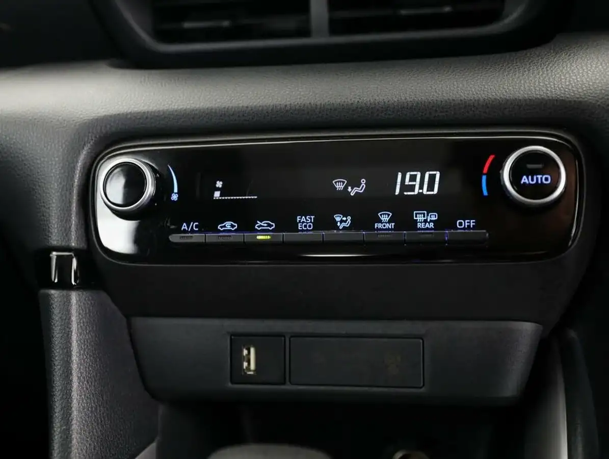 2022-toyota-yaris-15-vvt-i-icon-big-30