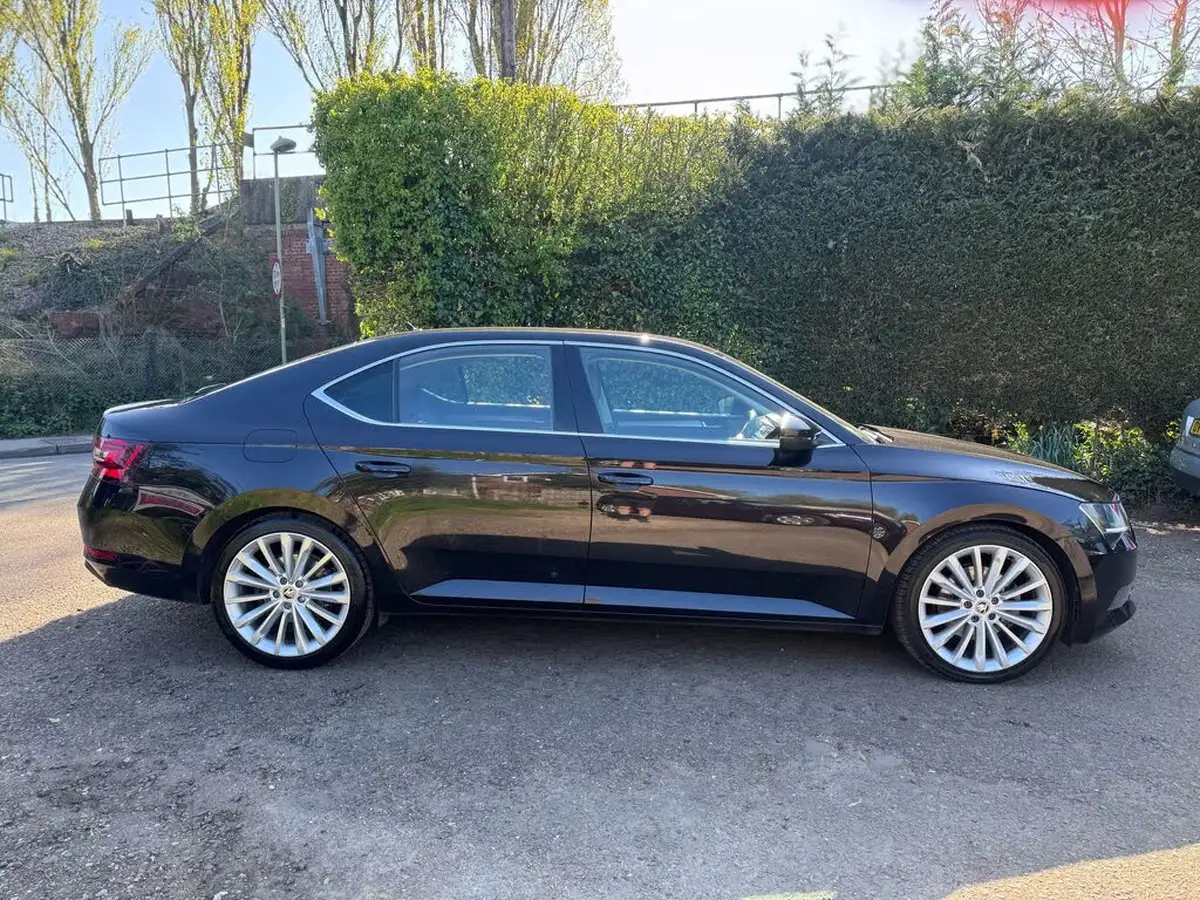 2017-skoda-superb-20tdi-se-l-executive-hatchback-dsg-big-1