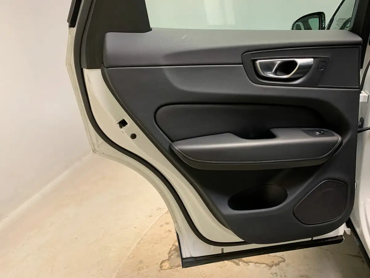 2023-volvo-xc60-20-b5-plus-big-28
