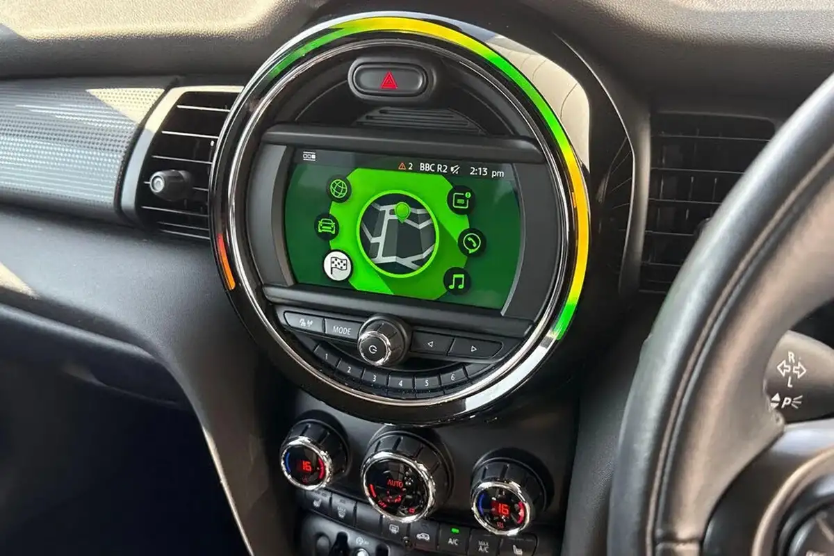 2019-mini-cooper-15-cooper-classic-hatchback-3d-big-44