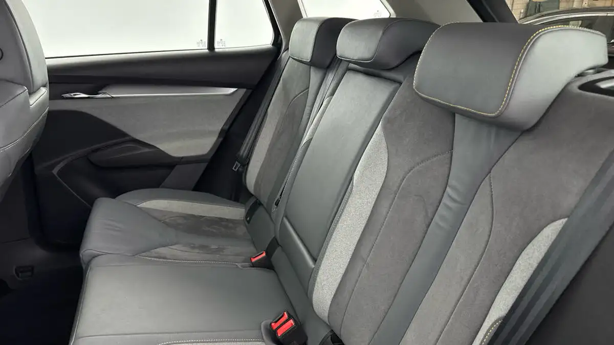 2021-skoda-enyaq-e-60-62-kwh-big-13