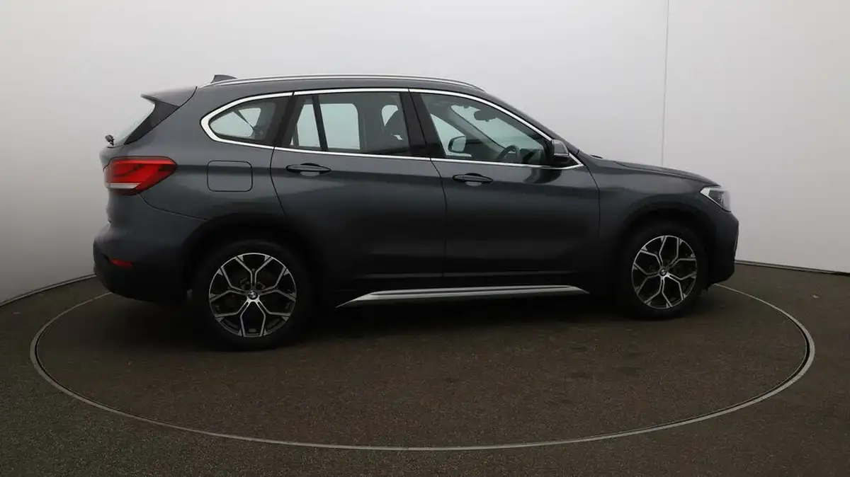 2020-bmw-x1-15-sdrive18i-xline-big-40
