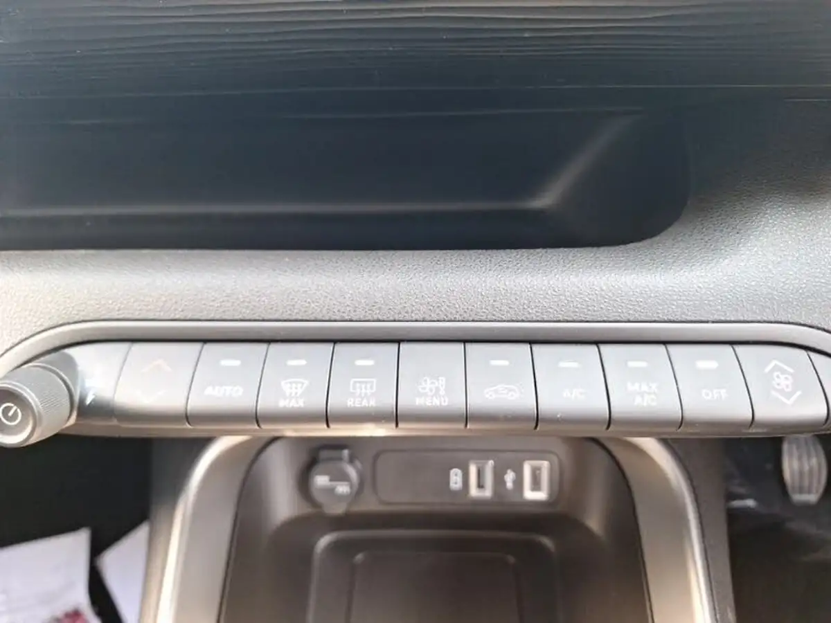 2025-jeep-avenger-12-gse-altitude-big-15