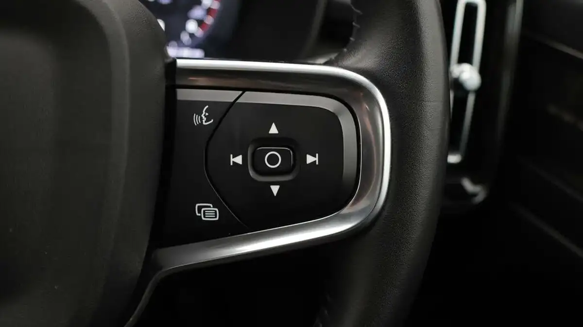 2021-volvo-xc40-20-b4-inscription-197bhp-geartronic-big-27