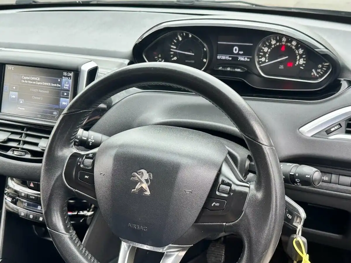 2014-peugeot-208-16td-allure-5d-big-7