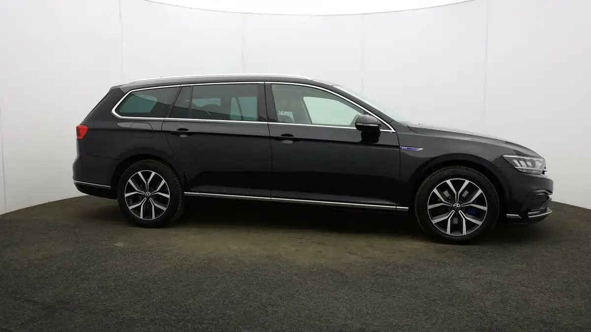 2021-volkswagen-passat-14-tsi-gte-estate-5d-big-43