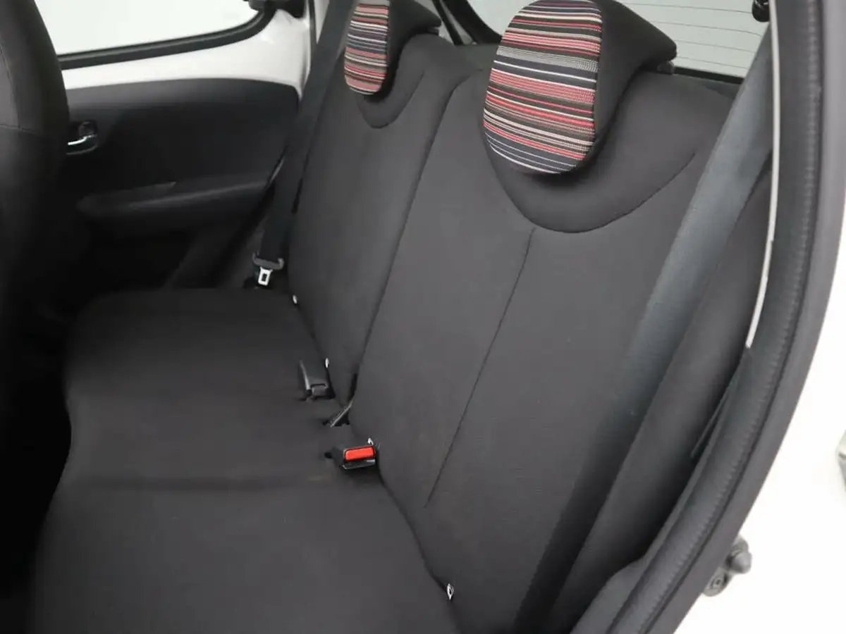 2019-citroen-c1-10-vti-flair-72ps-5d-etg-big-9