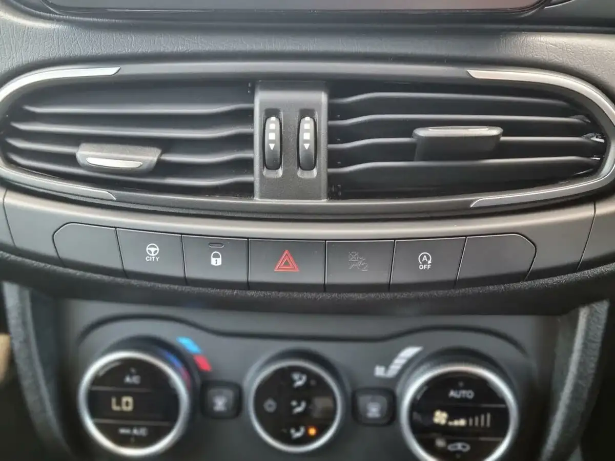 2023-fiat-tipo-10-red-big-27