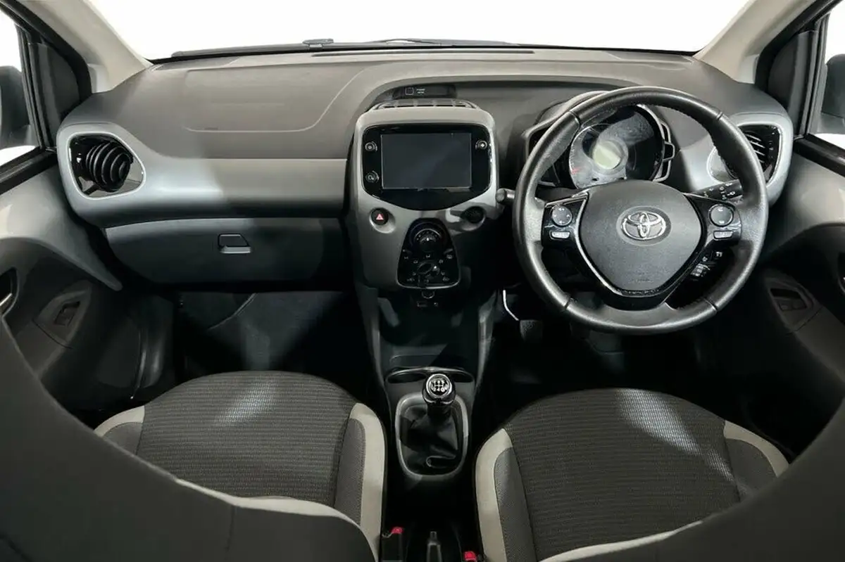 2021-toyota-aygo-10-vvt-i-x-play-tss-big-9