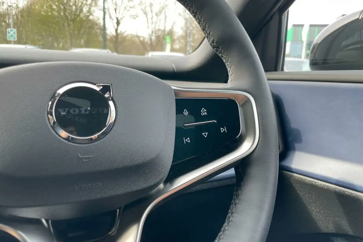 2024-volvo-ex30-e-single-motor-ultra-big-35