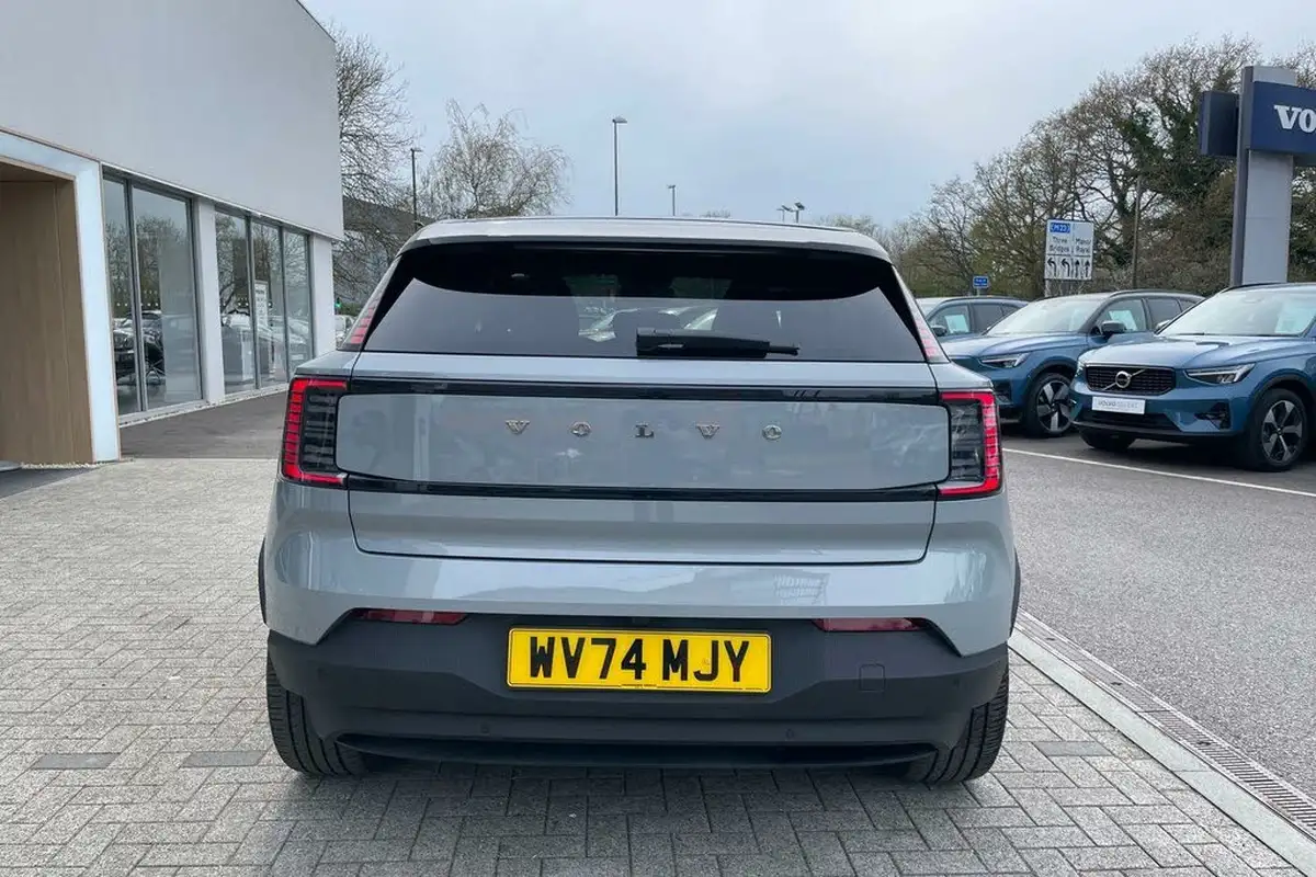 2024-volvo-ex30-e-single-motor-ultra-big-7