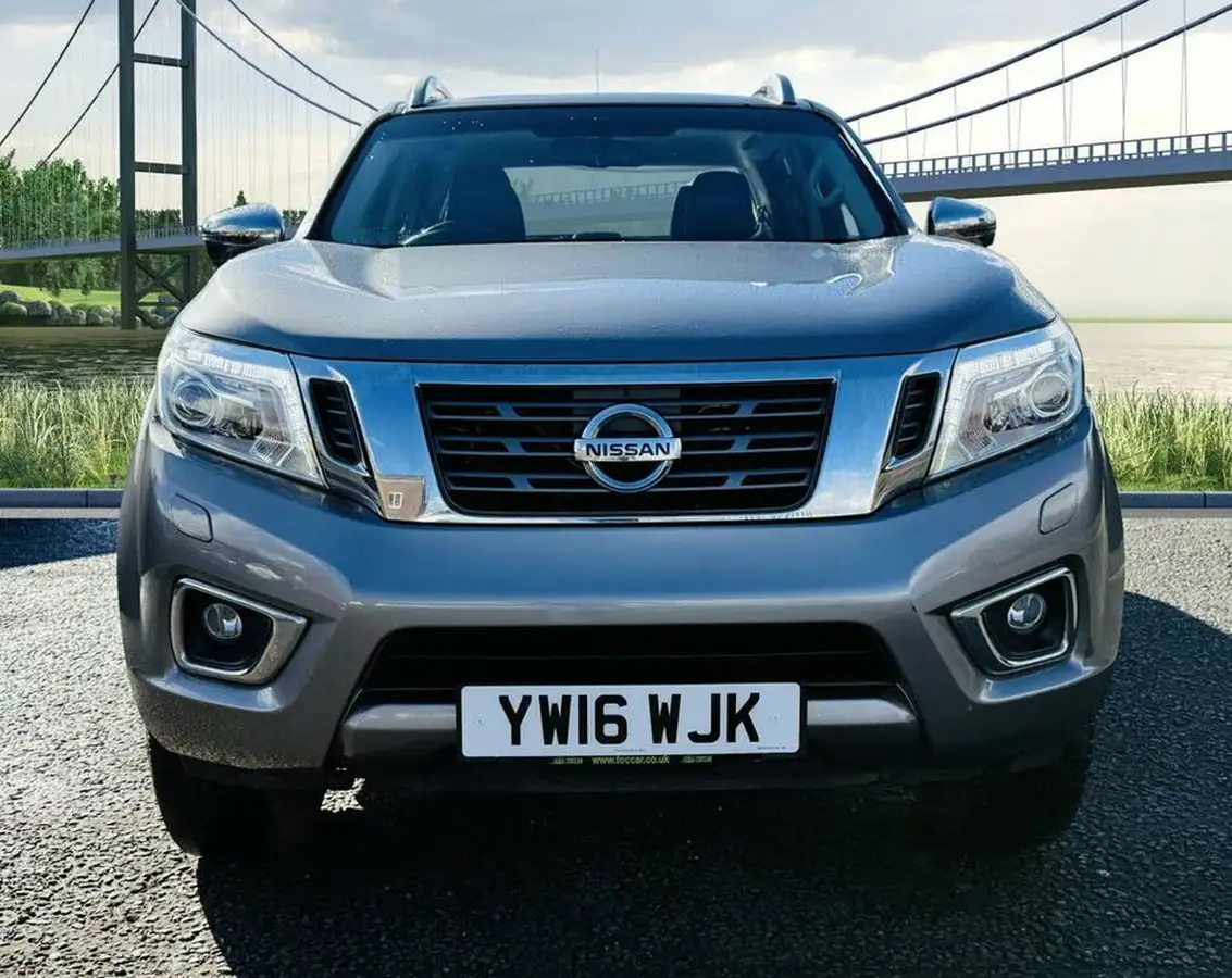 2016-nissan-np300-navara-23dci-tekna-auto-big-8