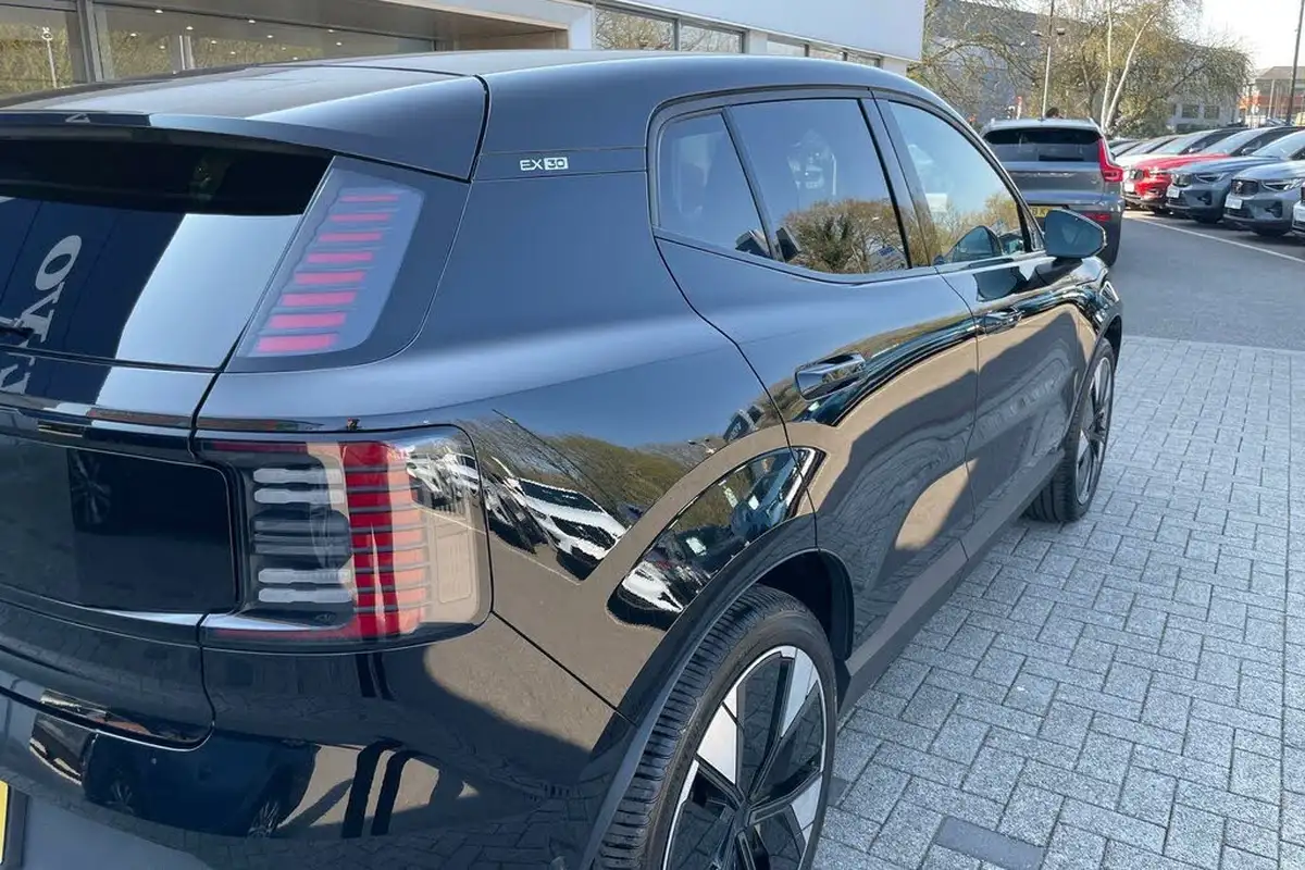 2024-volvo-ex30-e-single-motor-ultra-big-13