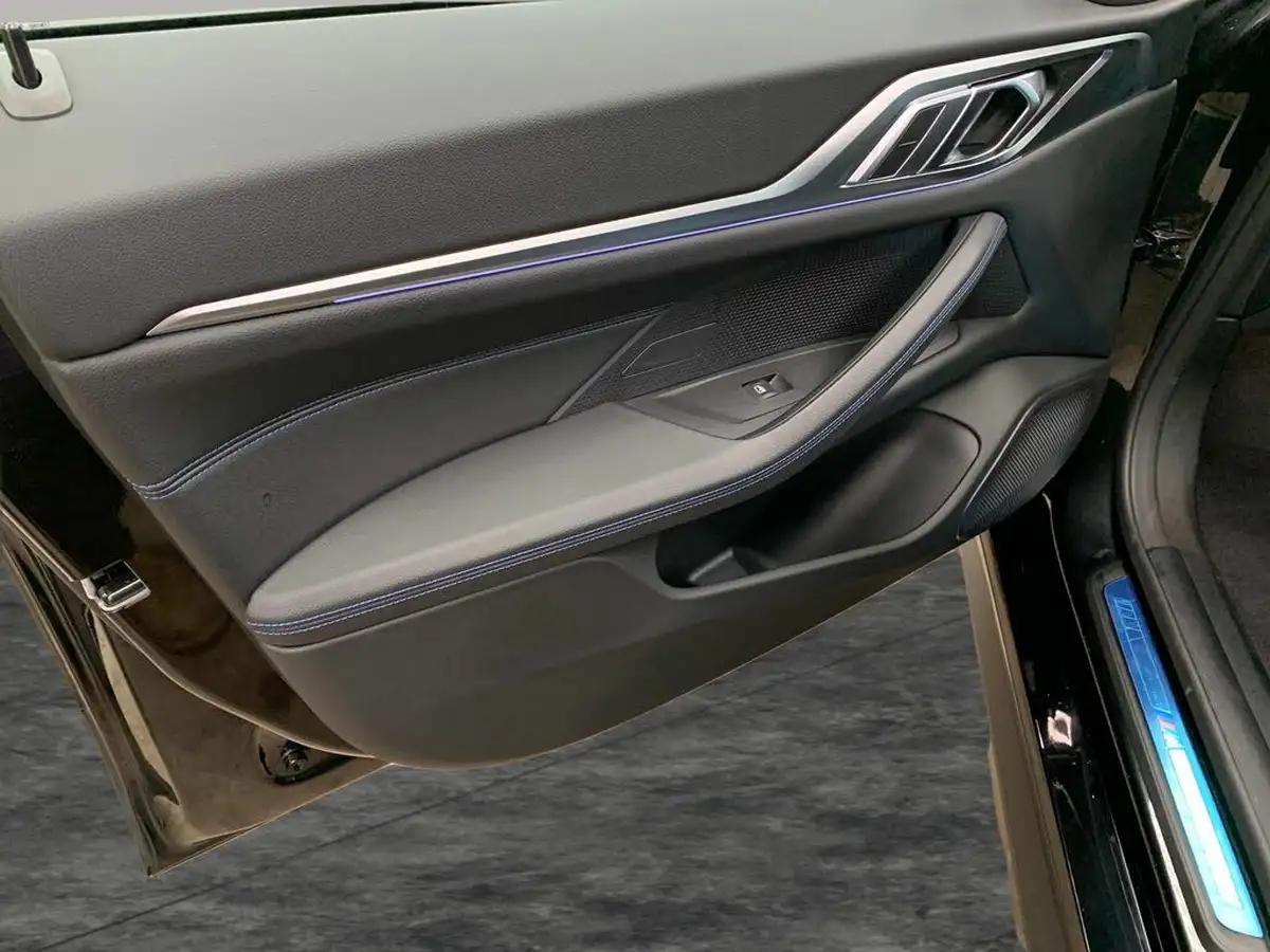 2022-bmw-i4-e-edrive40-m-sport-big-26