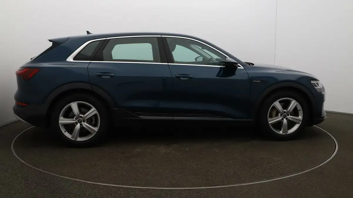 2021-audi-e-tron-50e-technik-station-wagon-big-8