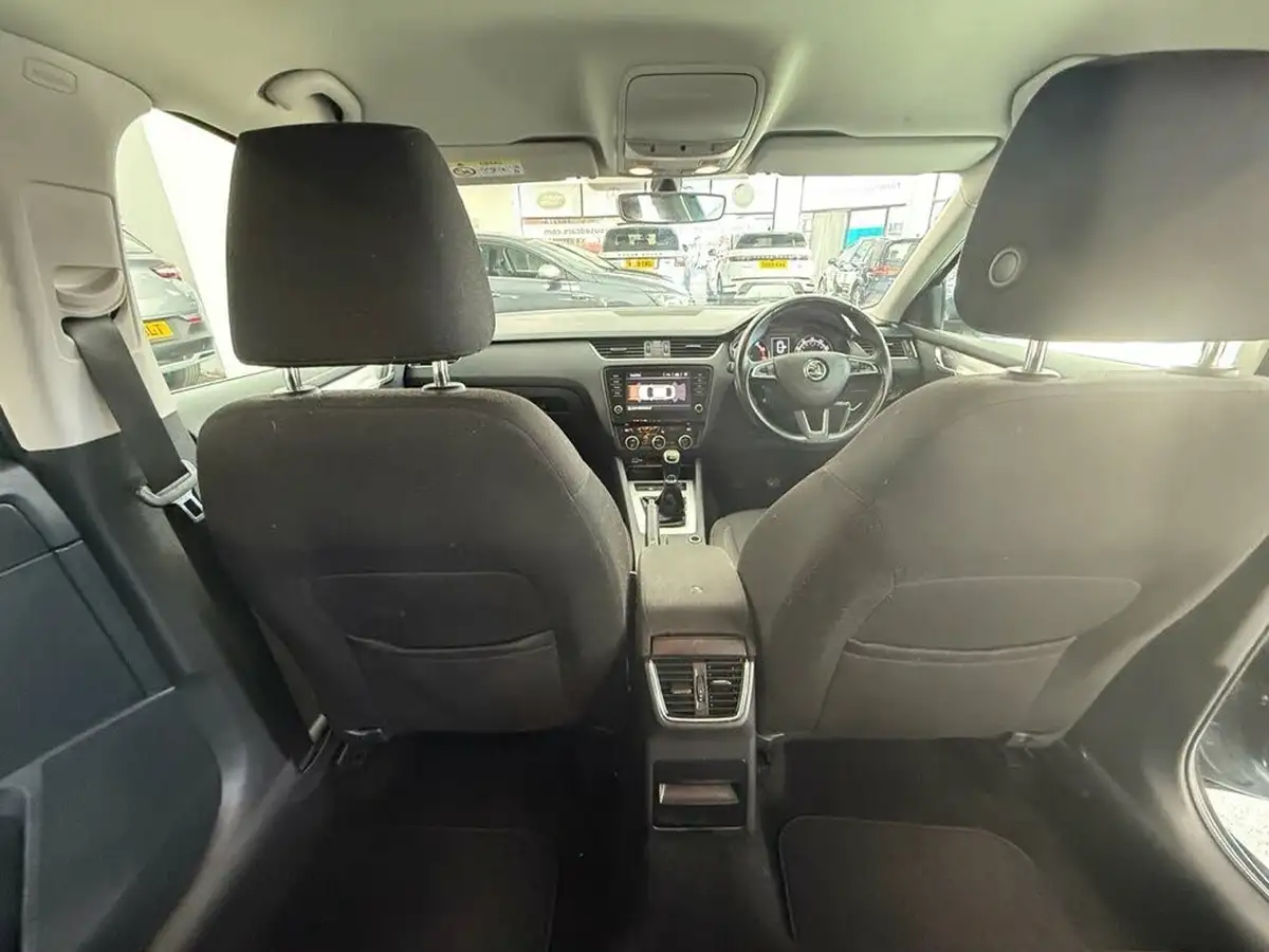 2020-skoda-octavia-10-tsi-se-technology-115ps-hatchback-big-14