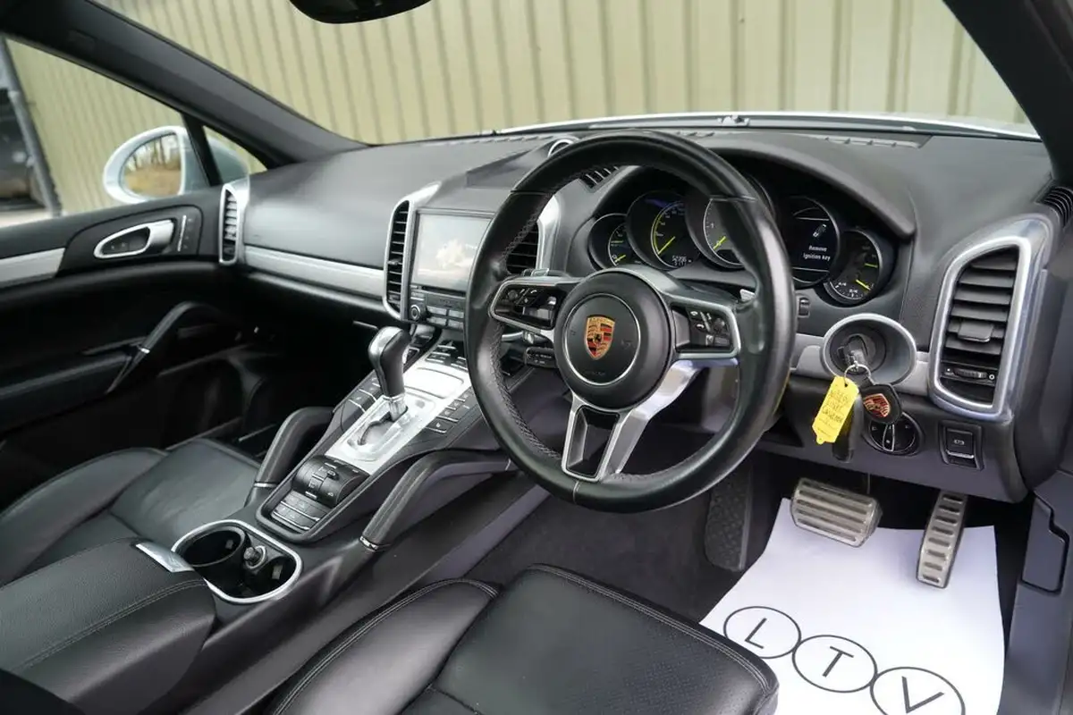 2017-porsche-cayenne-30-s-e-hybrid-platinum-edition-big-12