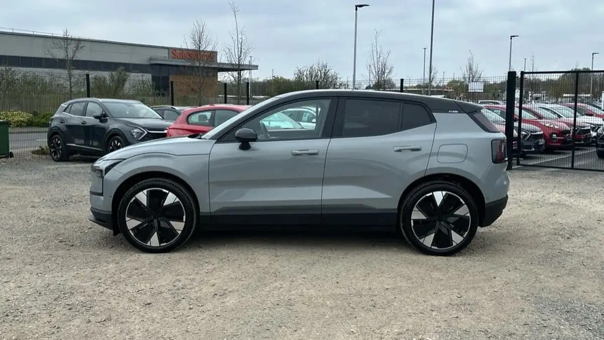 2025-volvo-ex30-e-single-motor-ultra-big-7