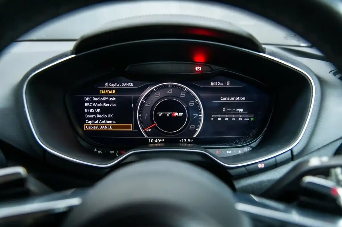 2018-audi-tt-coupe-25-tfsi-quattro-rs-big-15