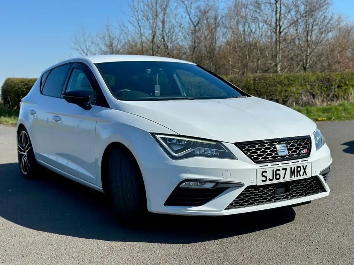 2017-seat-leon-20-tsi-cupra-300-hatchback-5d-big-7